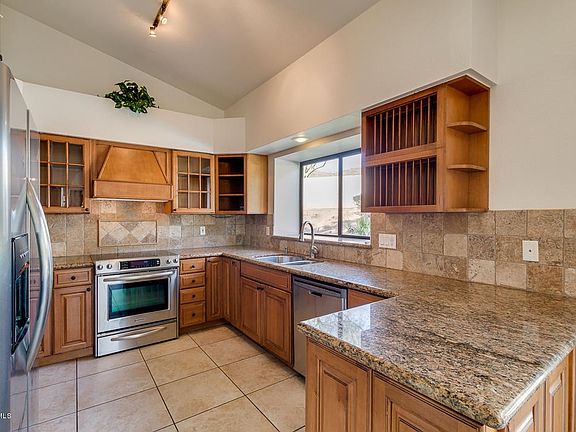CUSTOMIZED KITCHEN