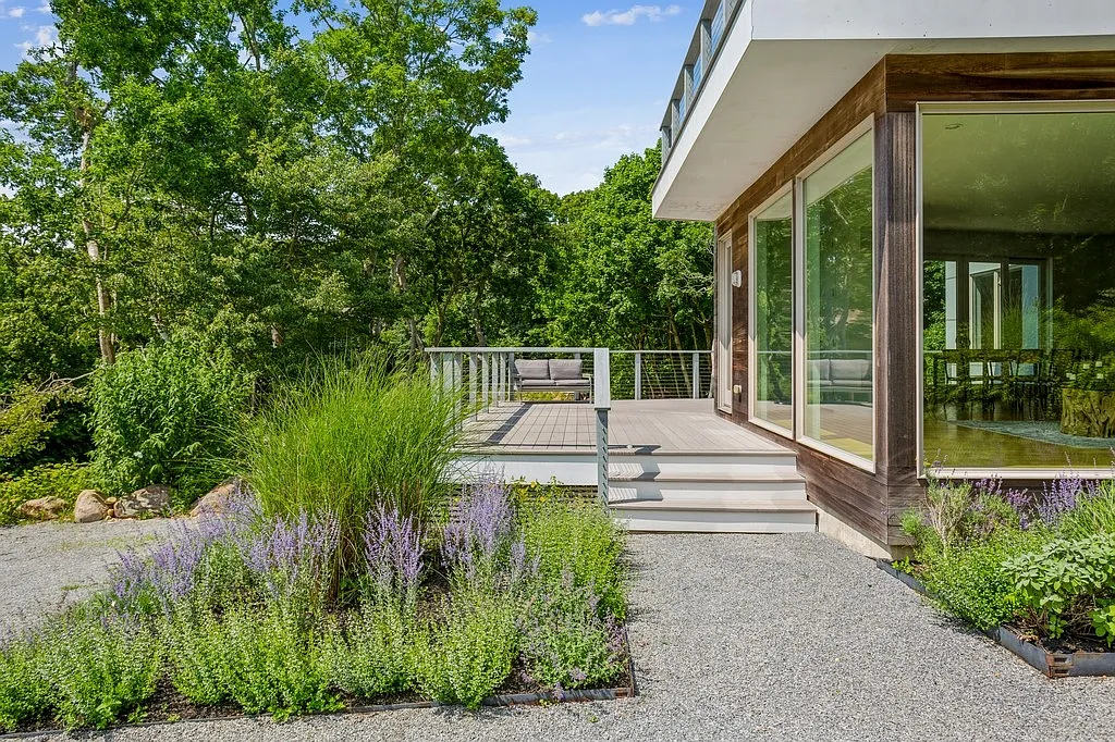 Modern With Sunsets And Water Views — Photo 2