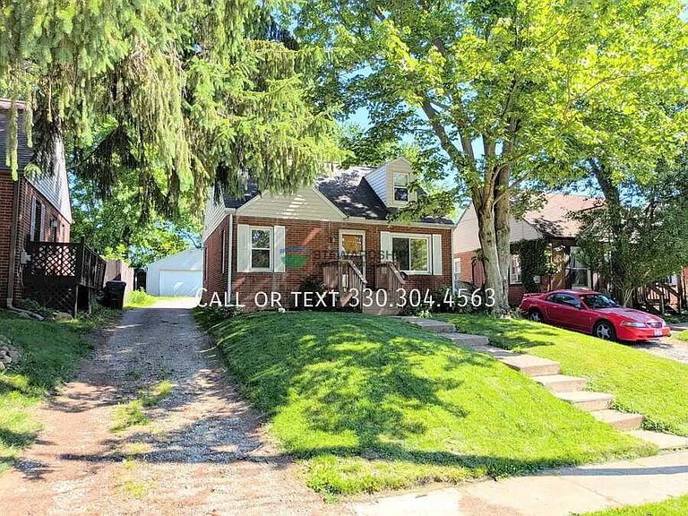 1512 Forest Ave SE — Photo 2
