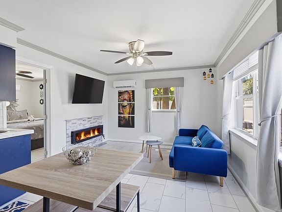 3rd image of 1100 NW 3rd Avenue #1-2