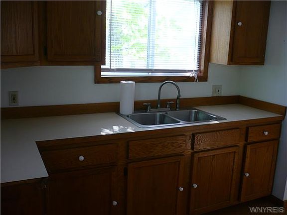 3rd image of 1721 Harrison Ln