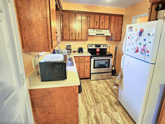 5th image of 218 Marshall Dr
