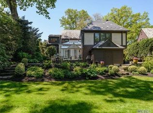 178 Manhasset Woods Rd, Manhasset, NY 11030