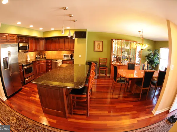 214 Bishops Dr, Aston, PA 19014