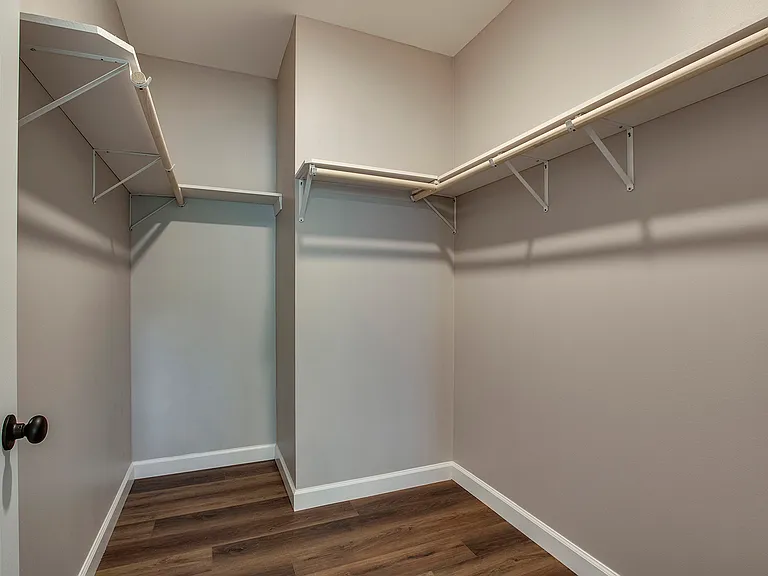 217 Kenneth St — Photo 34