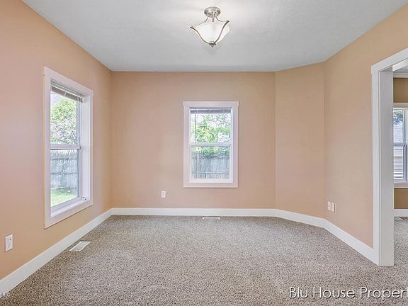 4th image of 1124 White Ave NW