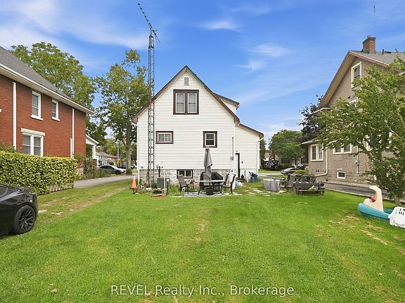 5th image of 116 Steele St
