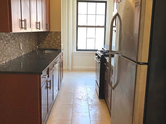 3rd image of 175 W 76th St #11B1