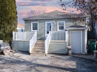 931 Idlewild Dr, Round Lake Beach, IL