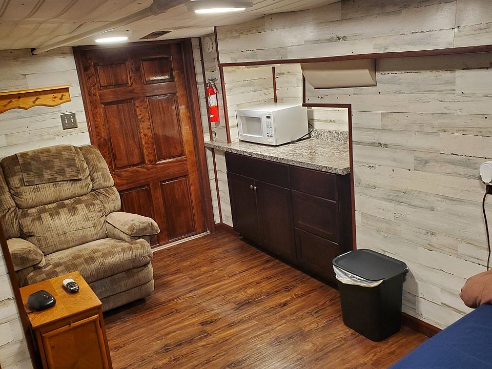 2nd image of 18662 Mesle St