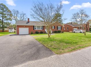 9 Terrace Dr, Poquoson, VA 23662