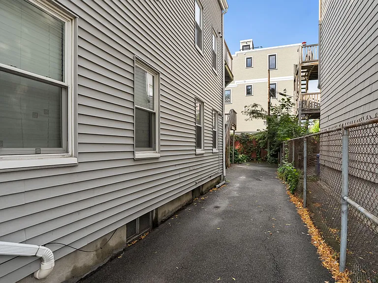 218 W 7th St #2 — Photo 24