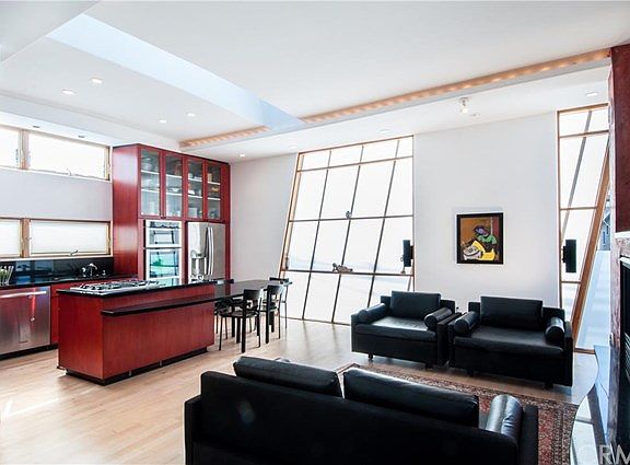 4th image of 125 Rosecrans Pl