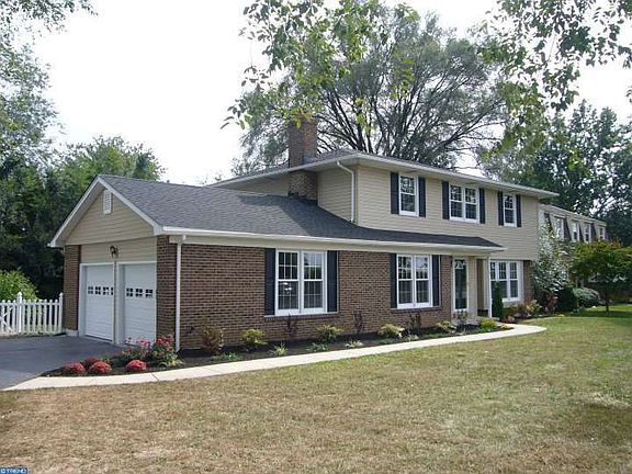 2nd image of 3329 Skyline Dr