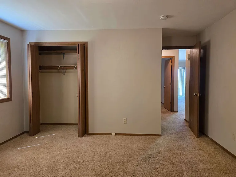1600 E Tracia Ln — Photo 14
