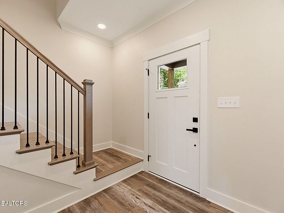 5th image of 2615 Vucrest Ave