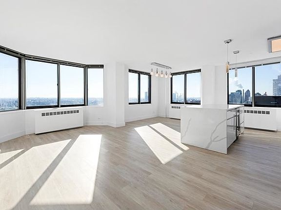 4th image of 1735 York Ave APT 35C