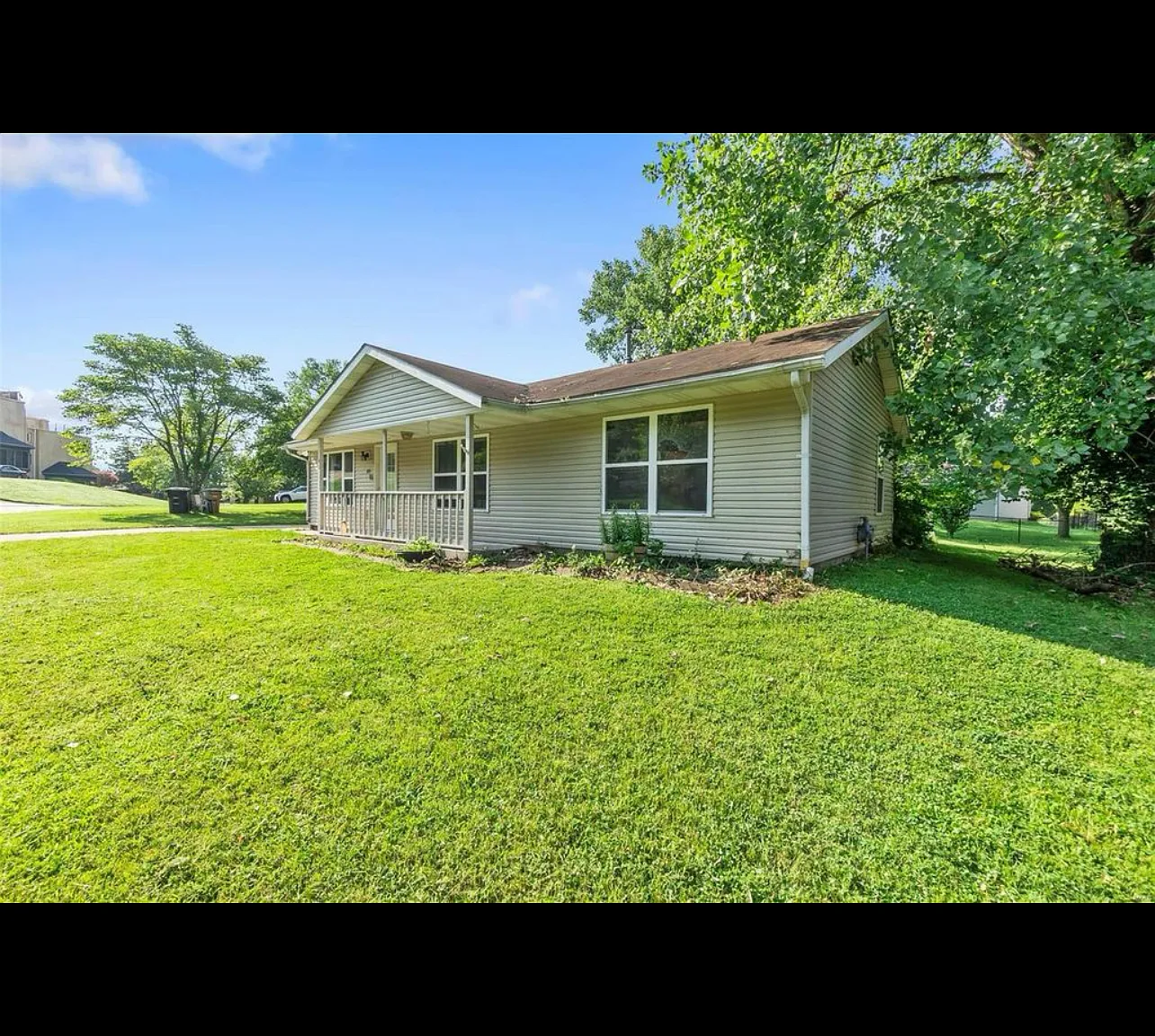 45 Green Acres St — Photo 2