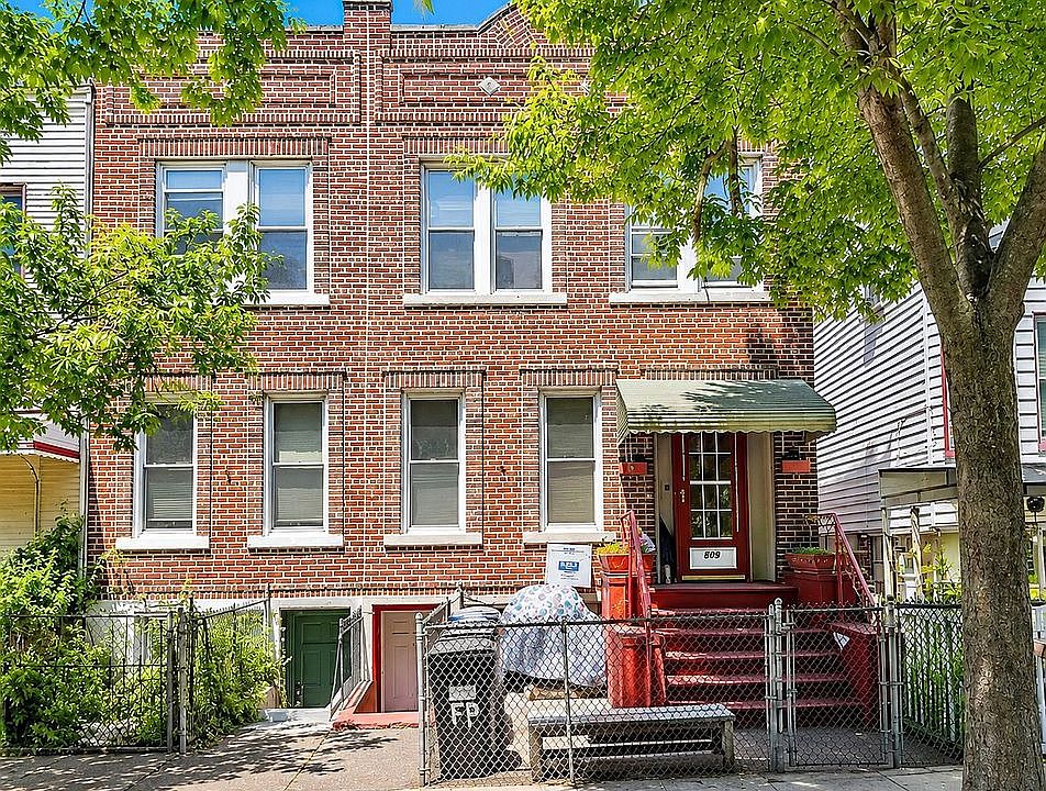 1st image of 809 Friel Pl