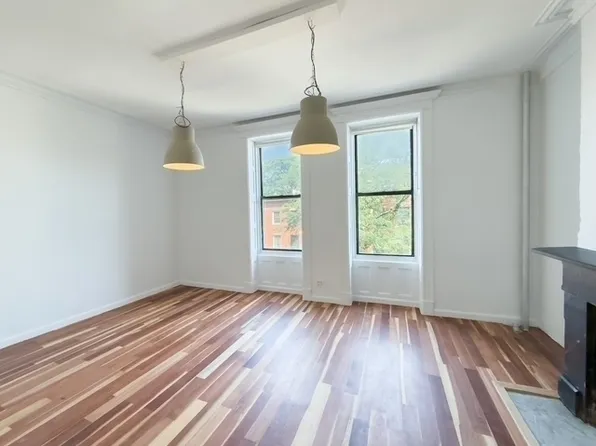 352 Myrtle Avenue image 2 of 6