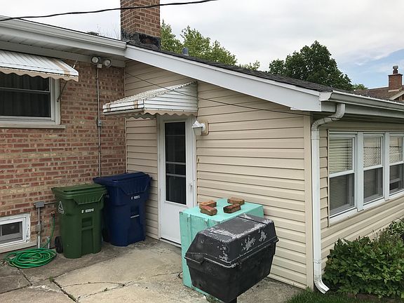4th image of 10730 Leclaire Ave