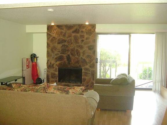 Living Rm w/Fireplace