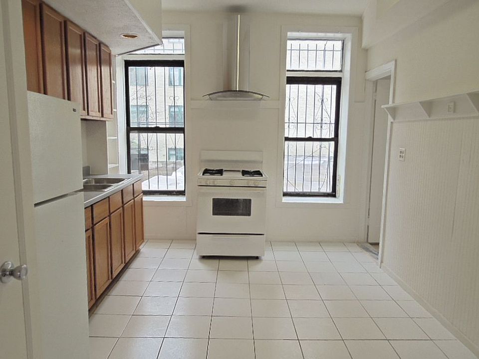 1st image of 886 Pacific St #1