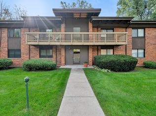 481 Duane Ter APT B1, Glen Ellyn, IL 60137