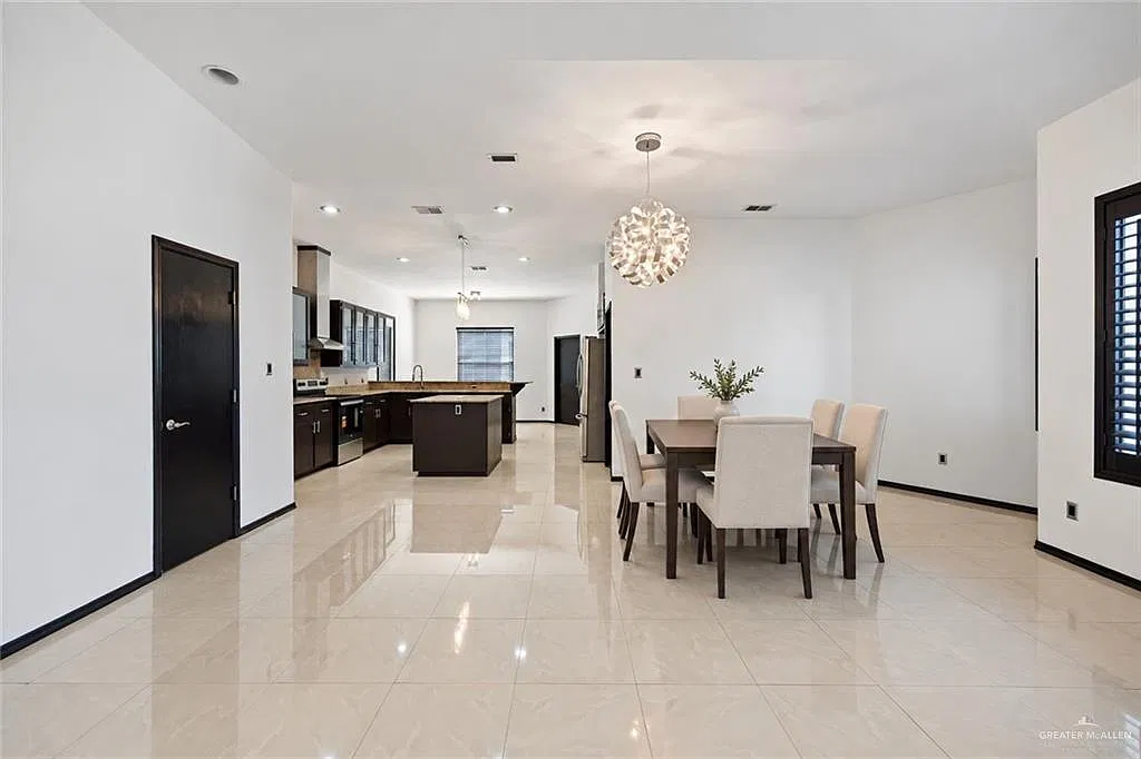 4 bed, 4.5 bath, 3346 sqft, $3,400 — Photo 4