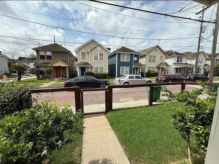 1204 Andrews St — Photo 19