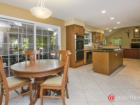 Kitchen / Breakfast Room