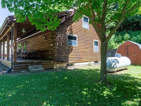 2nd image of 407 Country Ln