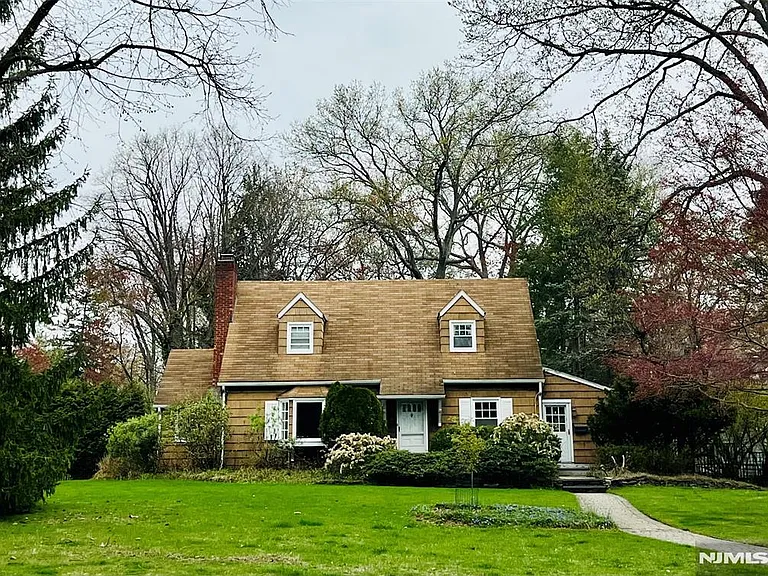 161 McKinley Pl — Photo 1