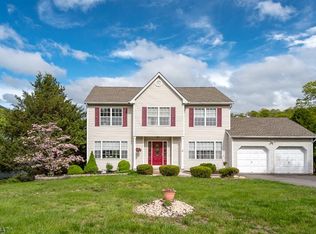 10 Fernwood Rd, Rockaway, NJ 07866