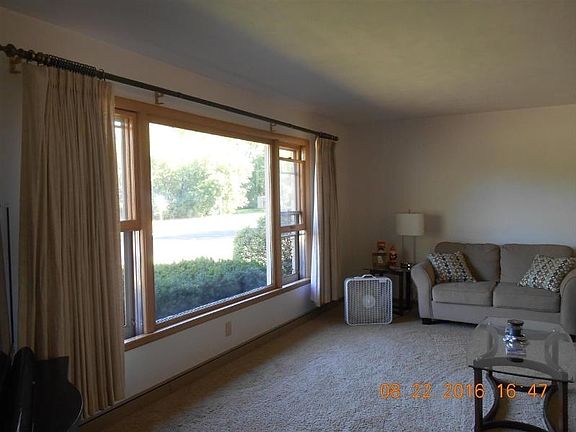 4th image of 207 W Park Dr