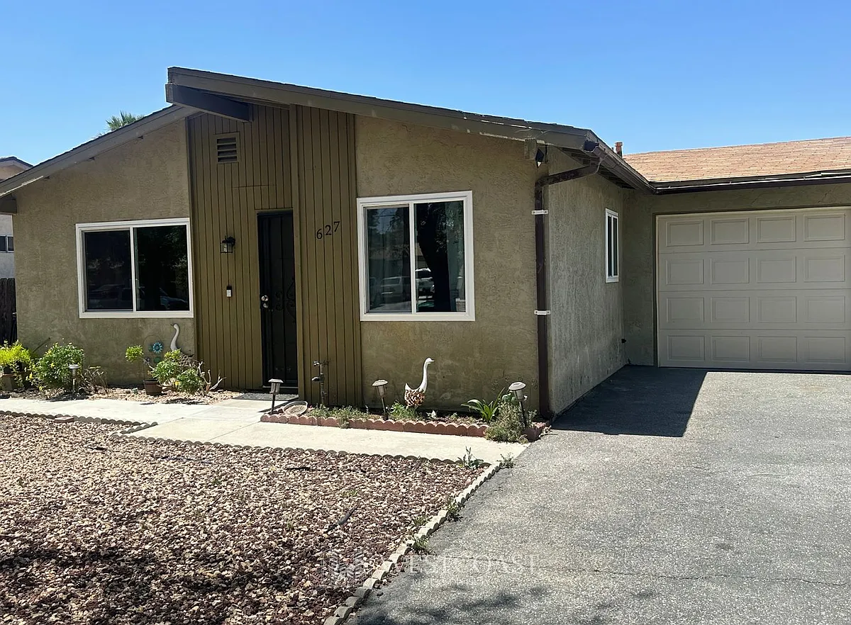 Building Photo - 627 Solano Dr