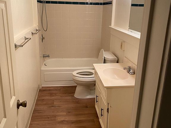 2nd image of 1932 Sonoma Ave #1932