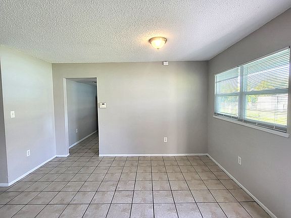 4th image of 4130 Washington Ave