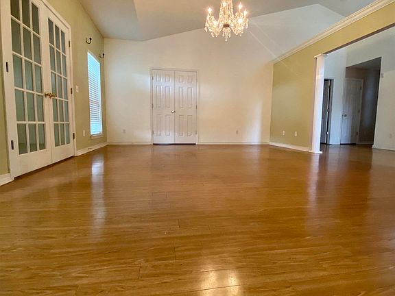 3rd image of 191 Rolling Hills Ln
