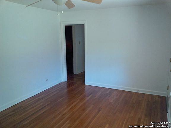 5th image of 427 Devonshire Dr
