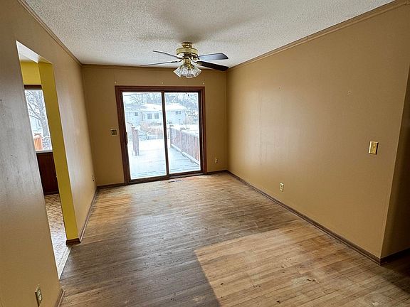 3rd image of 5415 N Oaks Blvd