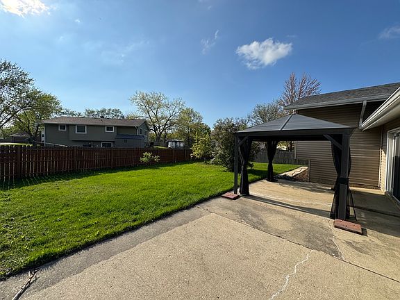5th image of 603 Hampshire Ln