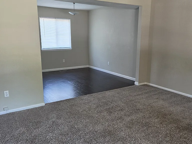 685 Georgetown Ln — Photo 6