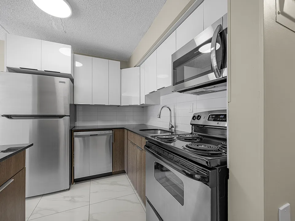 10245 116th St NW