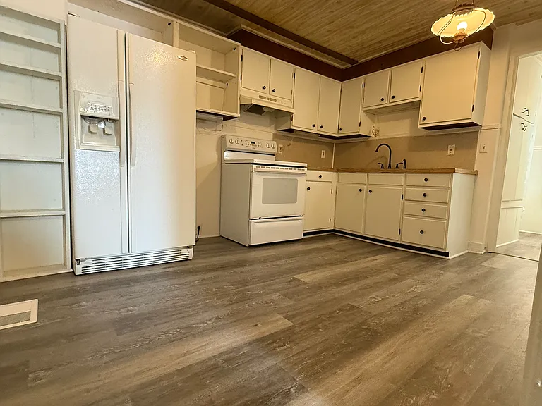 520 N Water St — Photo 33