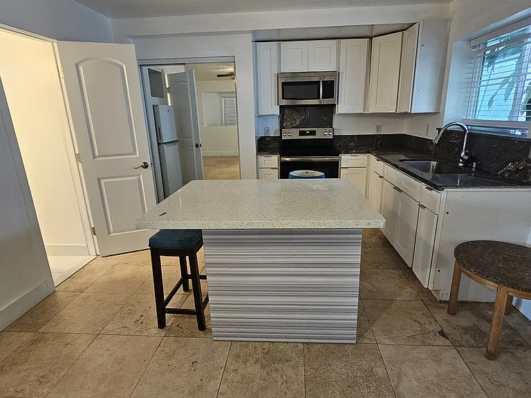 439 Nahua St #1 — Photo 3