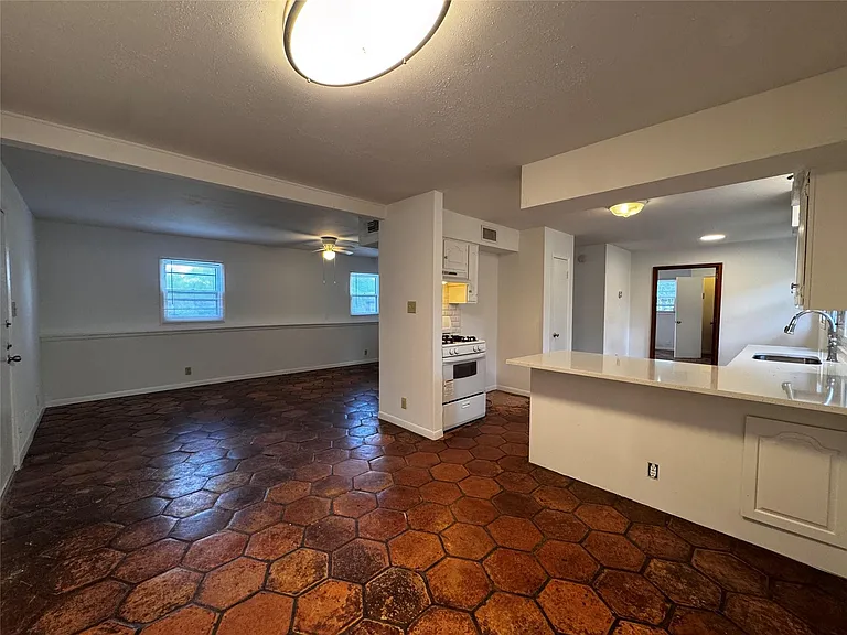 7702 Pitter Pat Ln — Photo 6