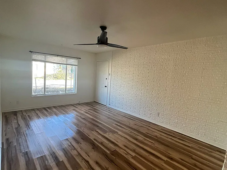 501 Westwood Dr — Photo 5