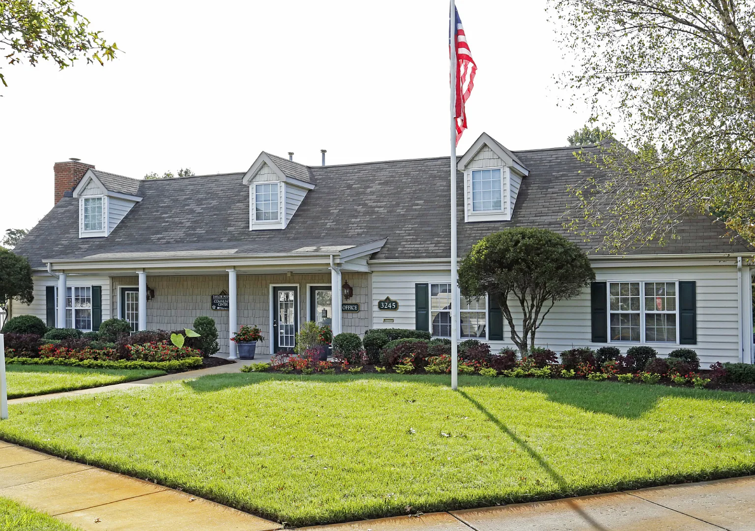 Taylor Pointe Apartments — Photo 3