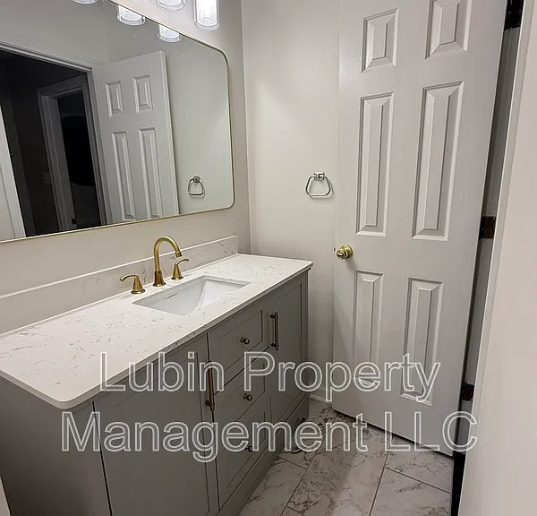 72 N McLean Blvd — Photo 9